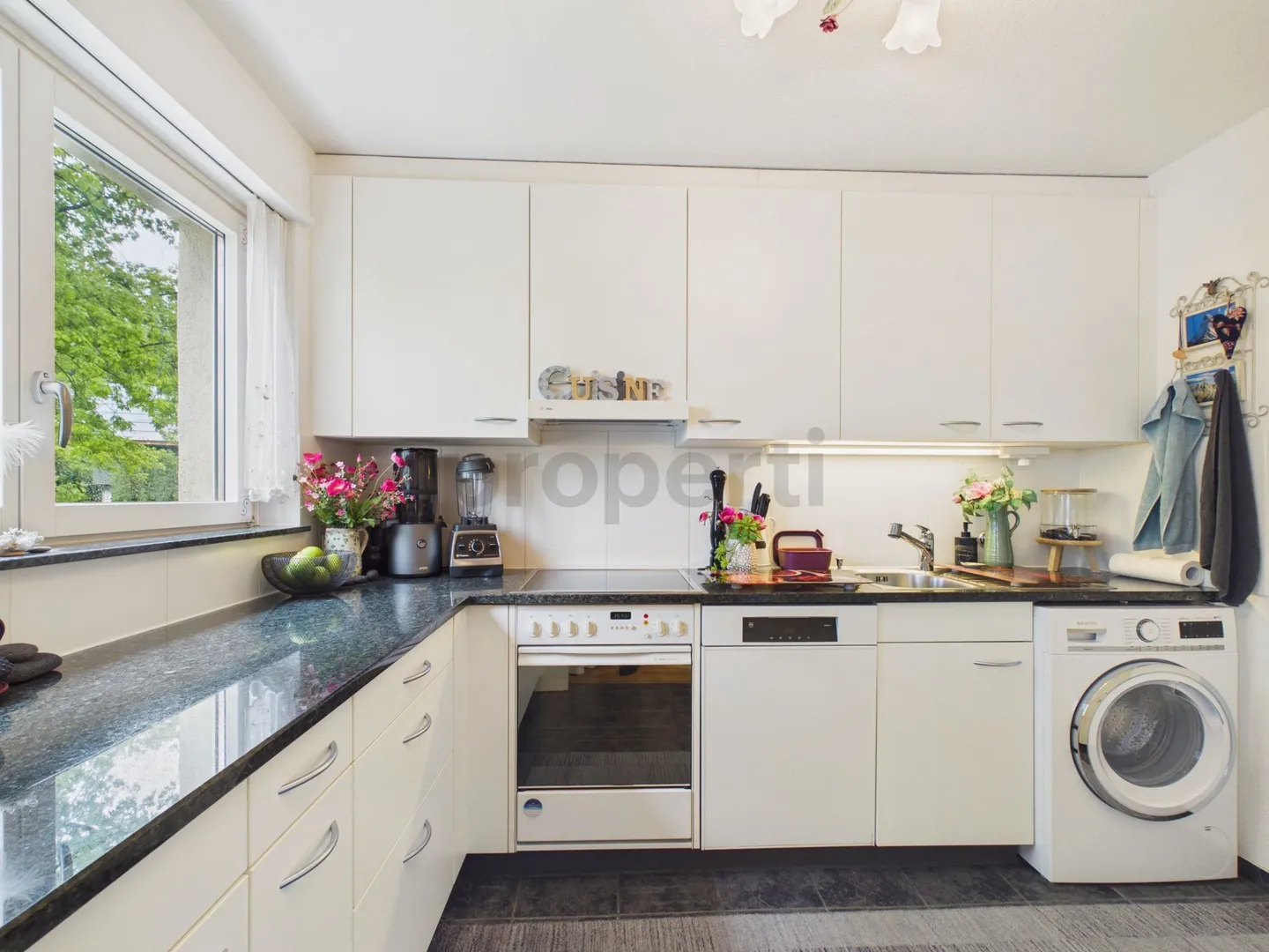 Lichdurchflutete Wohnung mit viel Platz und Weitsicht - Foto 9 von 12