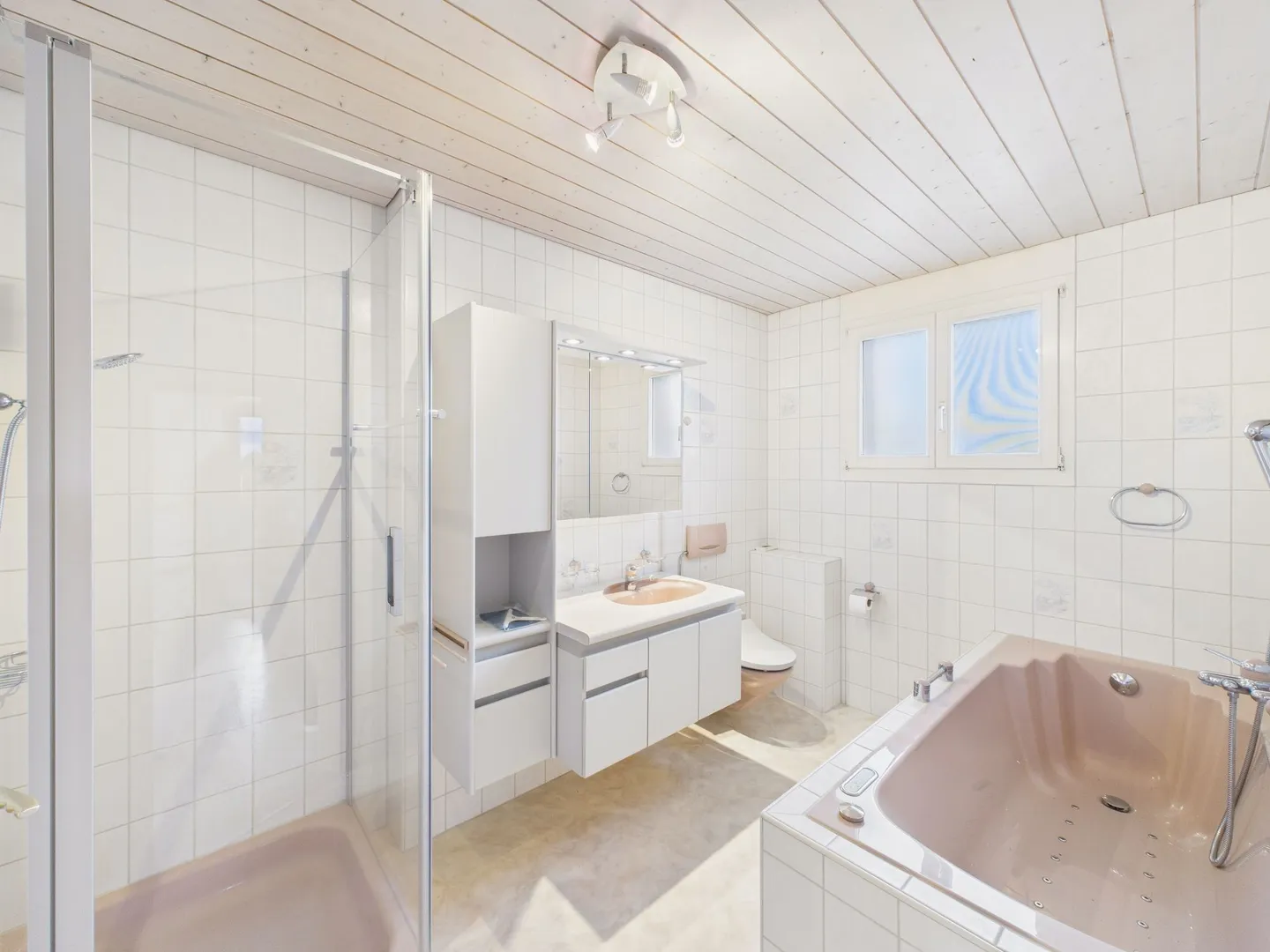 Charming 4.5-Room Townhouse in Münchenbuchsee - Photo 11 of 13