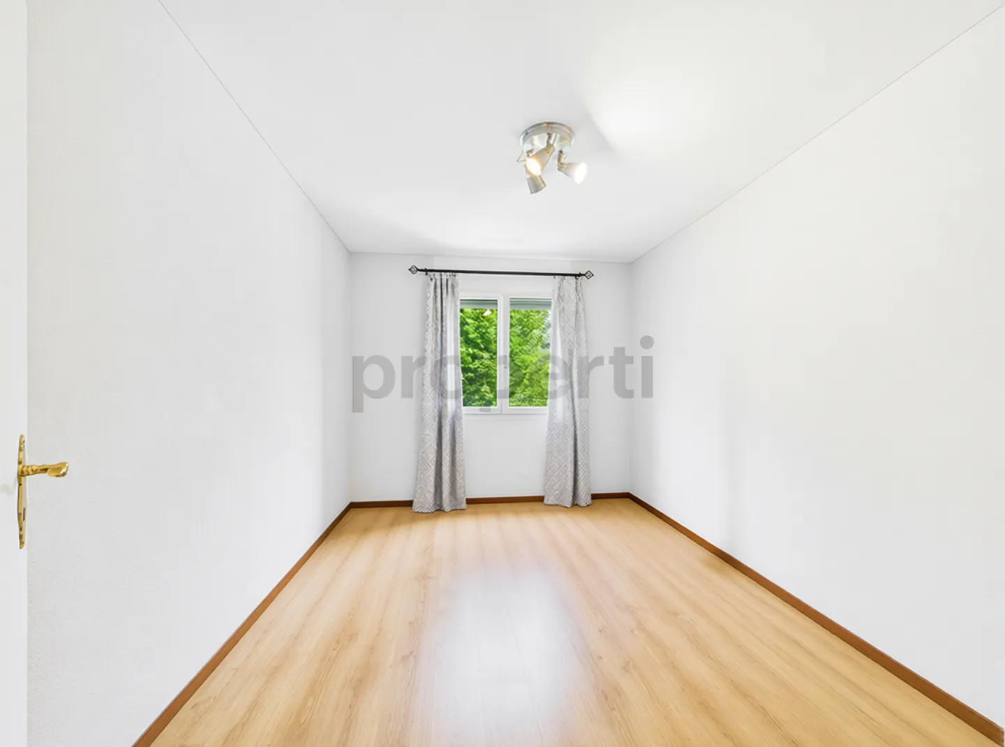 Exclusive 4.5-room apartment in Bellinzona, TI - Modern comfort in a central location - Photo 6 of 9