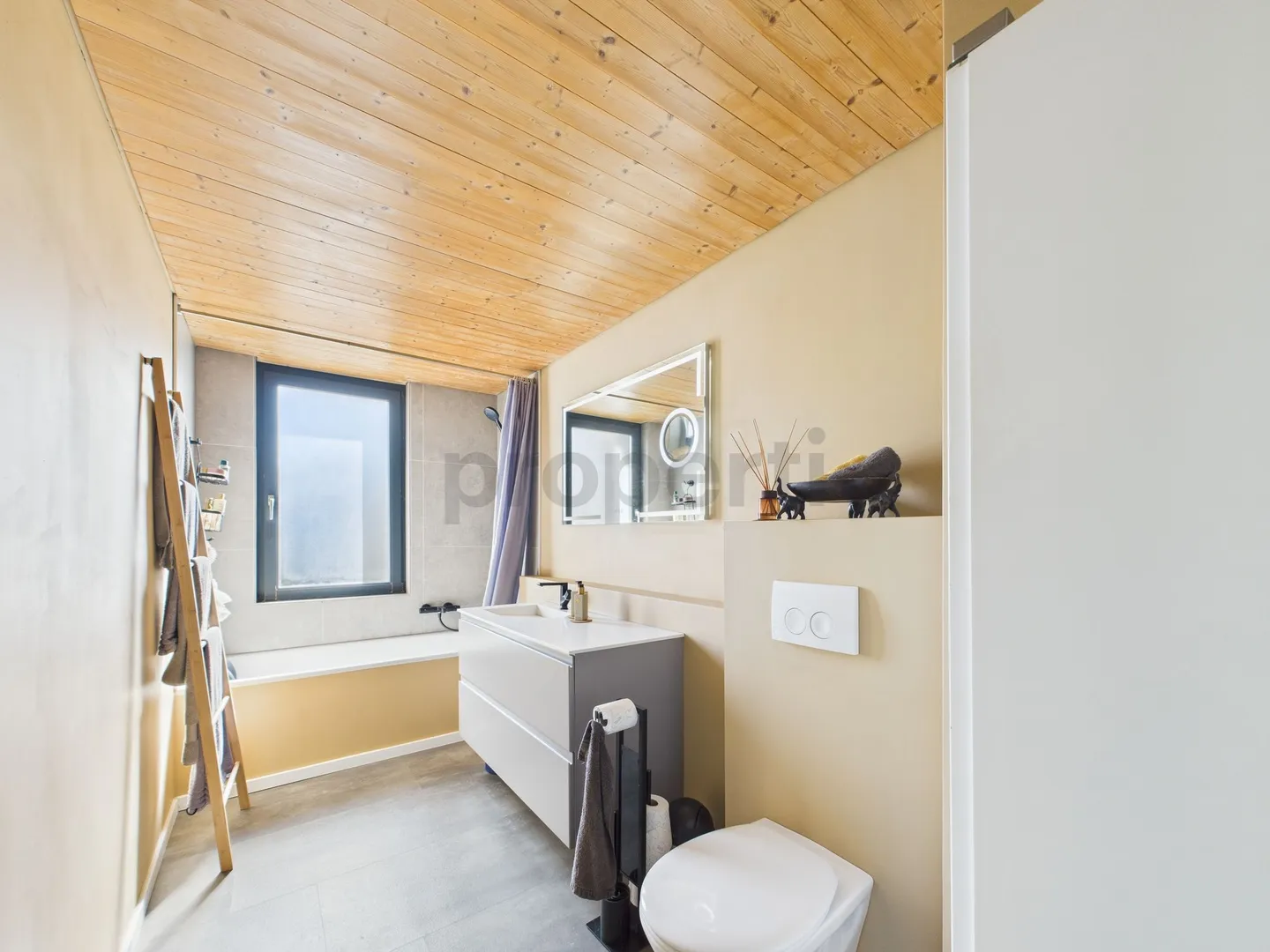 Charming terraced family house in Stein am Rhein with high-quality expansion standard - Photo 10 of 12