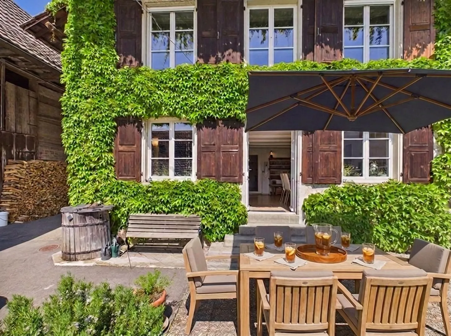 Vier Etagen Familienglück  historisches Dorfhaus von 1771 mit Nebengebäude in Arboldswil (BL) - Foto 1 von 12