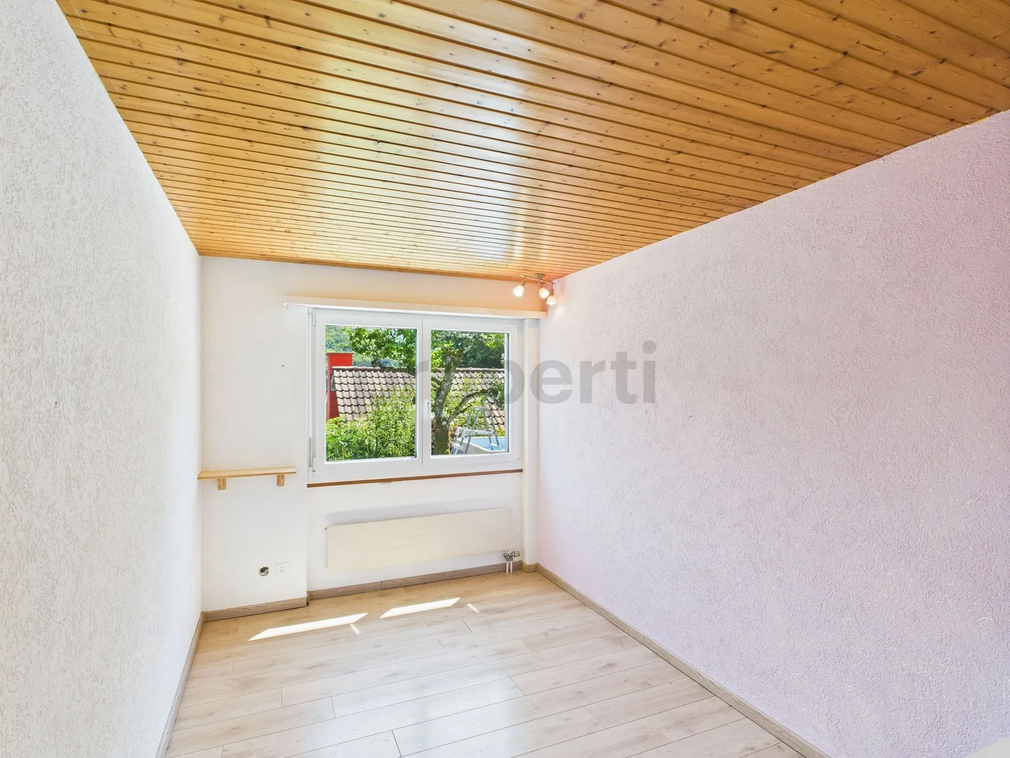 Charming 6.5-room single-family house with beautiful garden in Hofstetten-Flüh - Photo 8 of 13