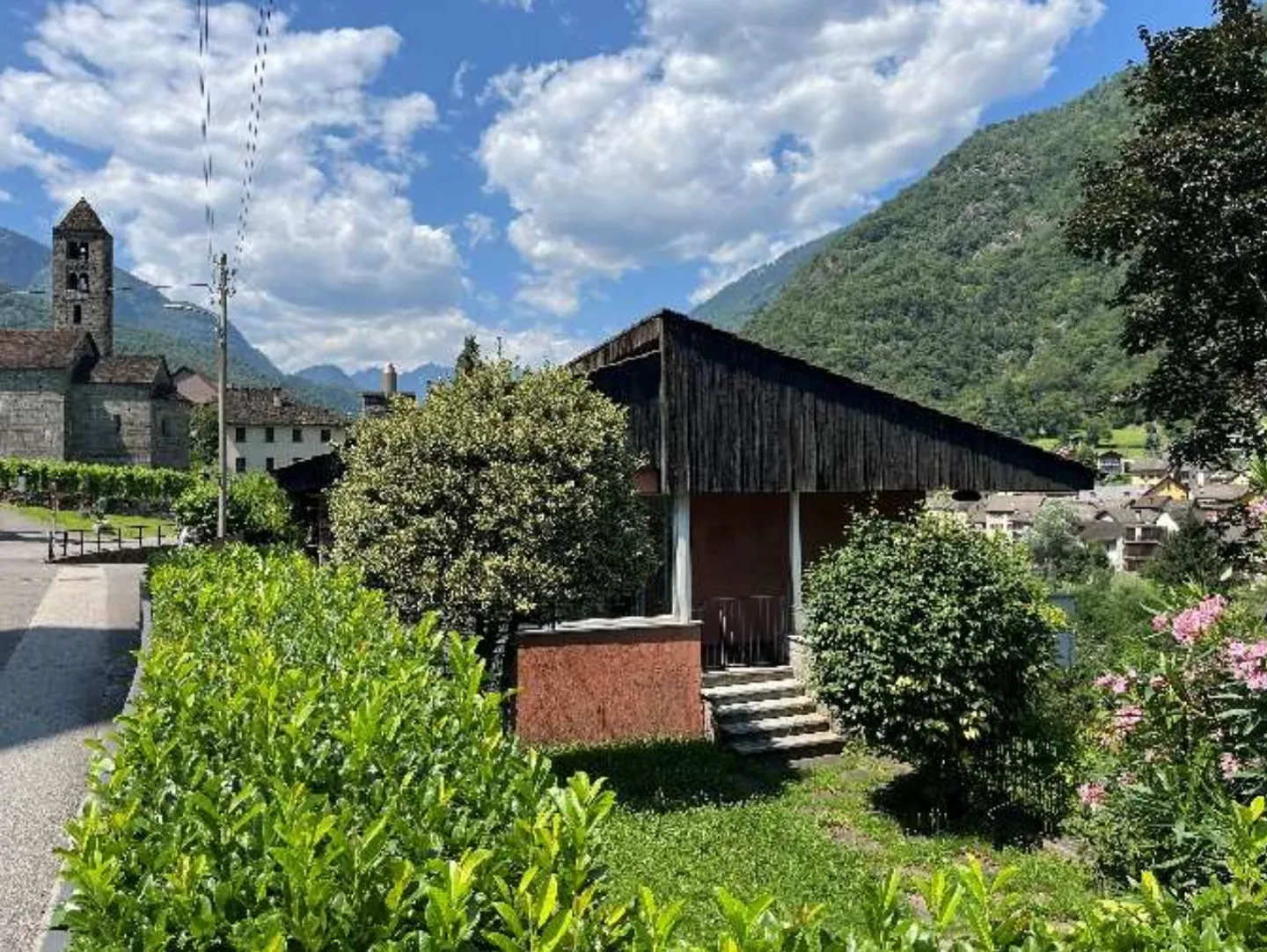 Spacious independent house with 8 rooms and large garden in Giornico - Photo 2 of 13