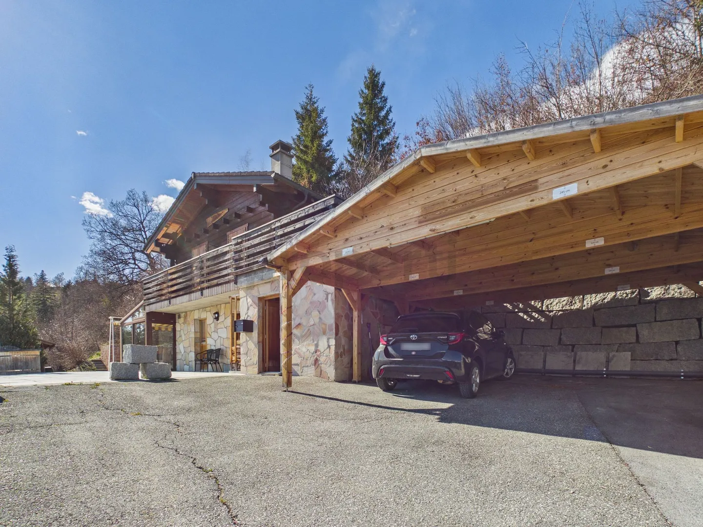 An authentic alpine retreat with exceptional panorama in Ayent - Photo 2 of 13