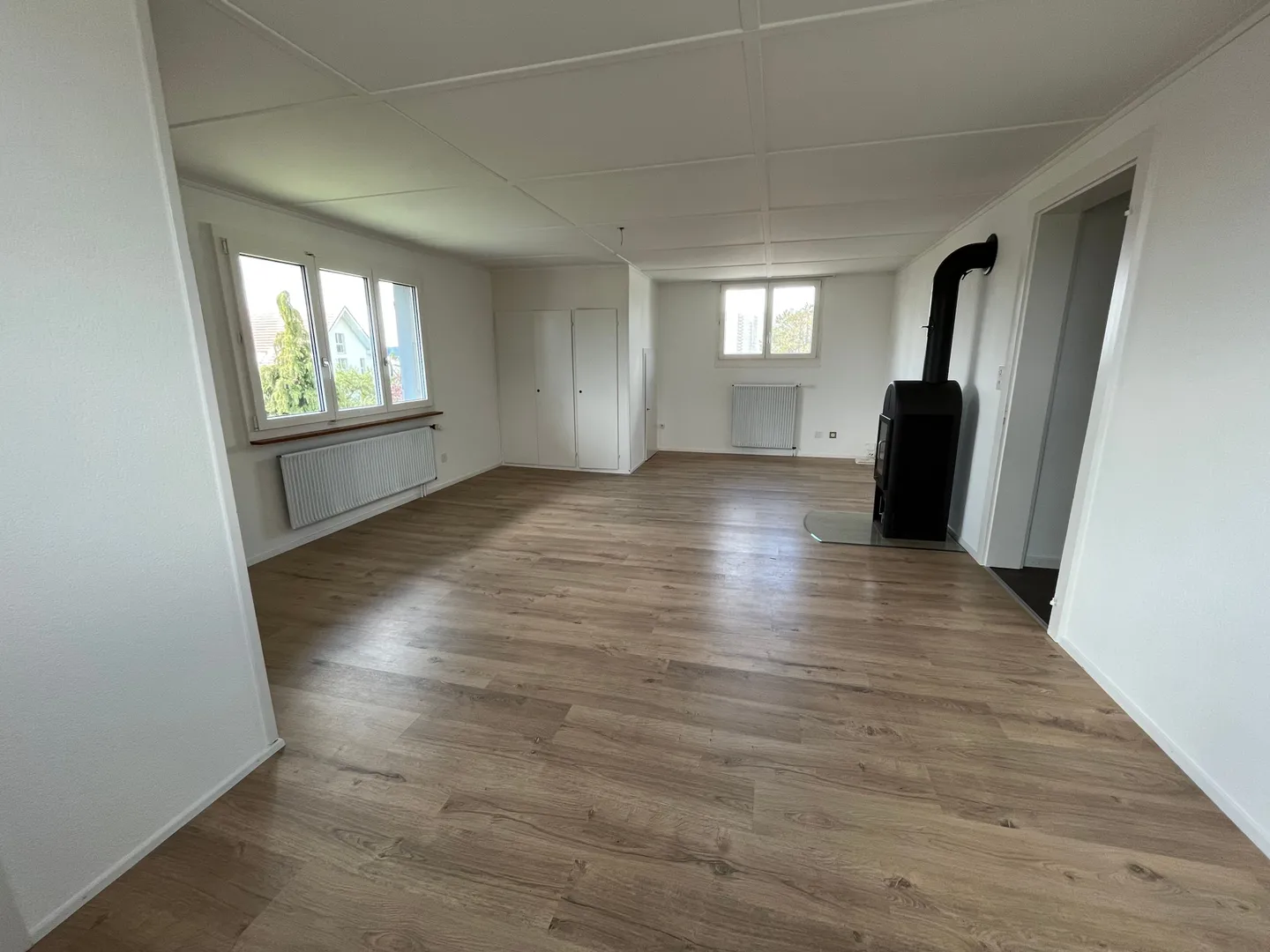 Appartement mansardé confortable de 3 pièces avec vue lointaine à Herzogenbuchsee - Photo 2 sur 8