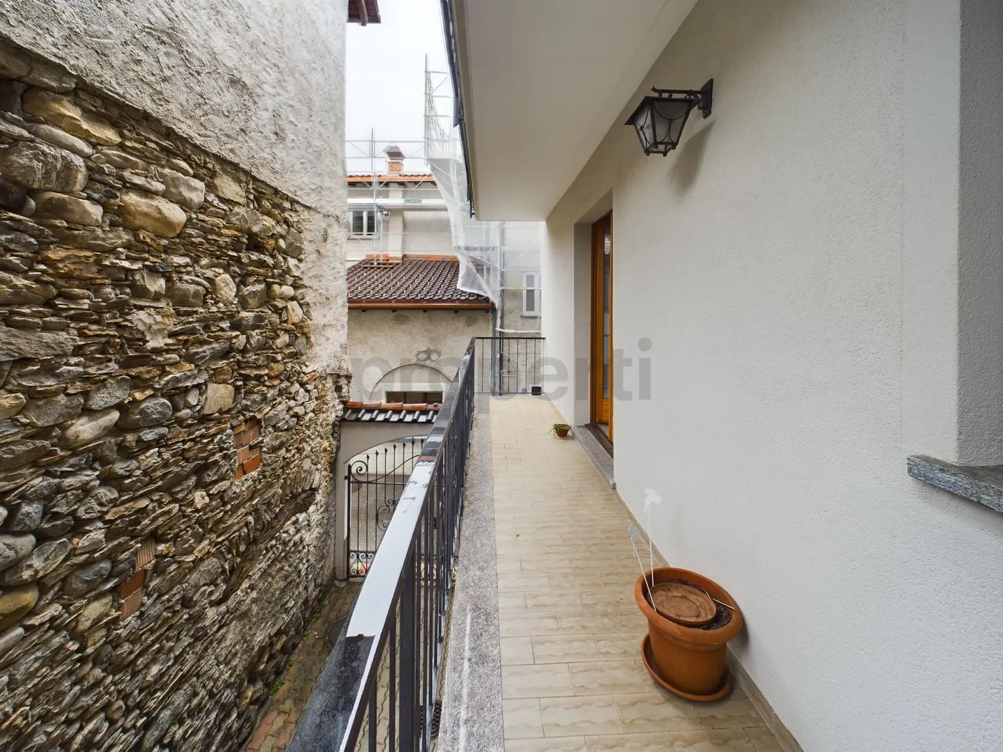 Edificio con 4 unità abitative nel centro di Losone - Foto 8 di 9