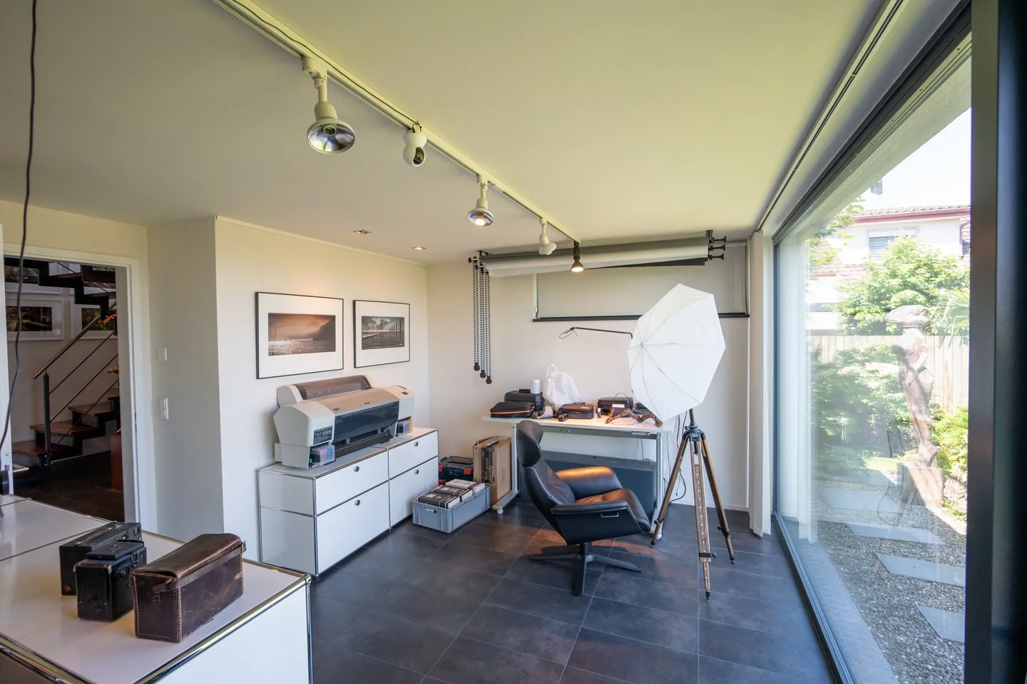 Dreamlike 4-Room Apartment with Lake View in Berlingen - Photo 11 of 13