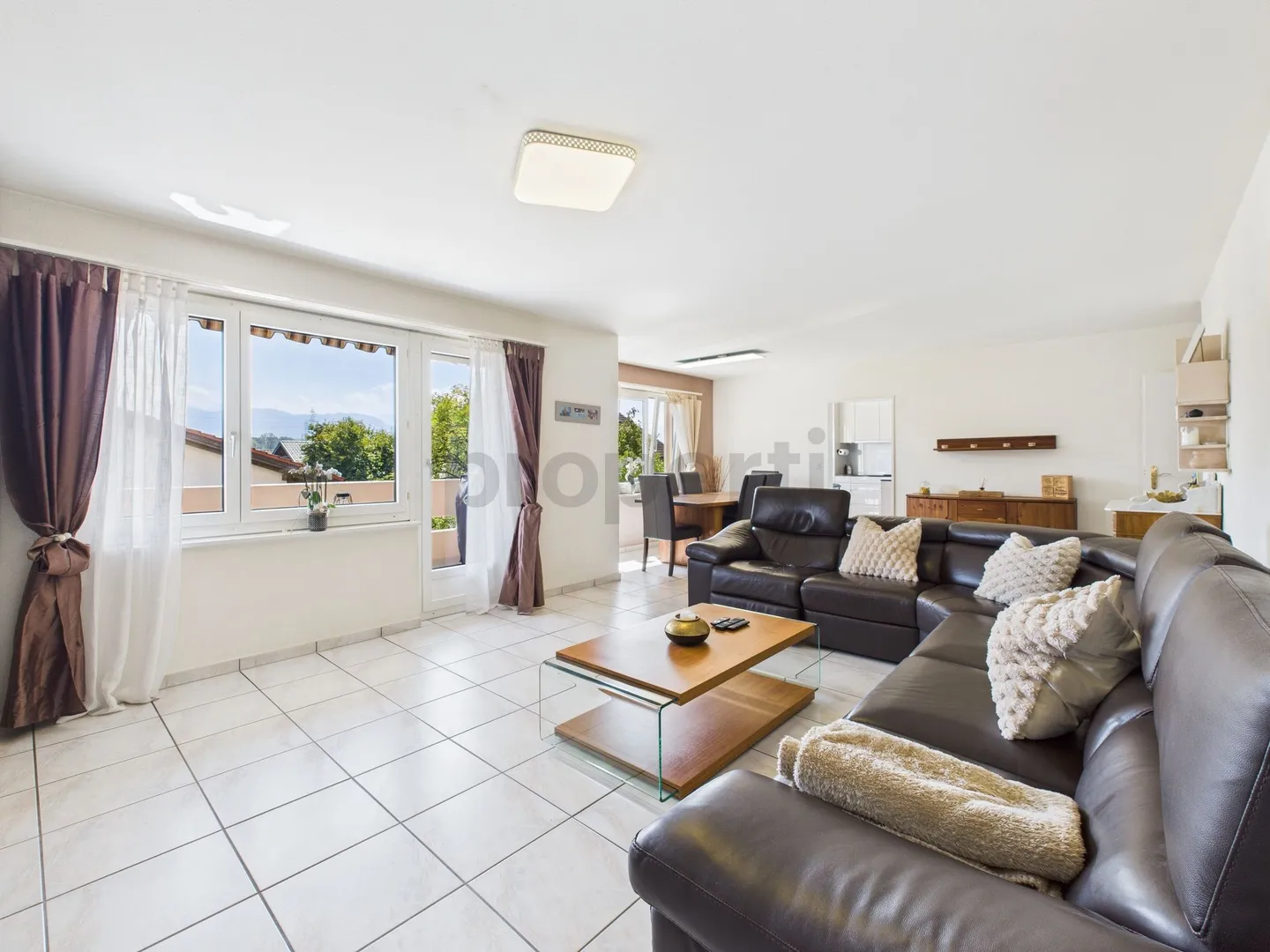 Ampio appartamento di 4,5 locali a Eschenbach, Canton SG - Foto 1 di 13