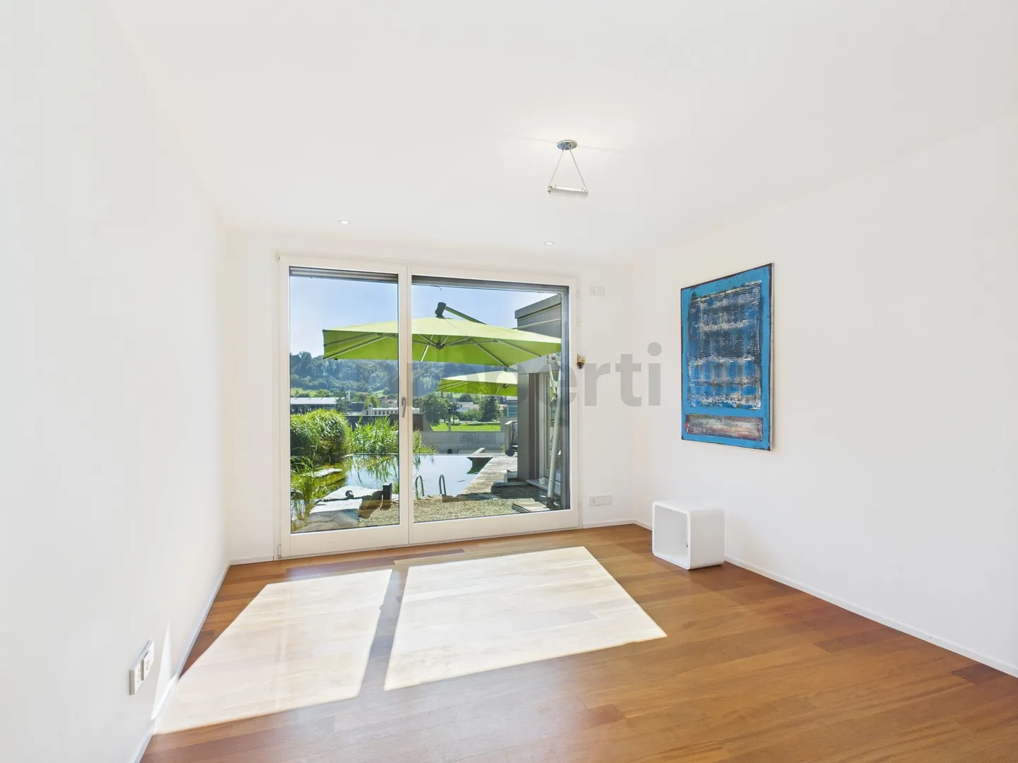 Zeitlose Eleganz trifft modernen Luxus  Ihre Traumvilla mit Pool &amp; Wellness-Oase - Foto 9 von 13