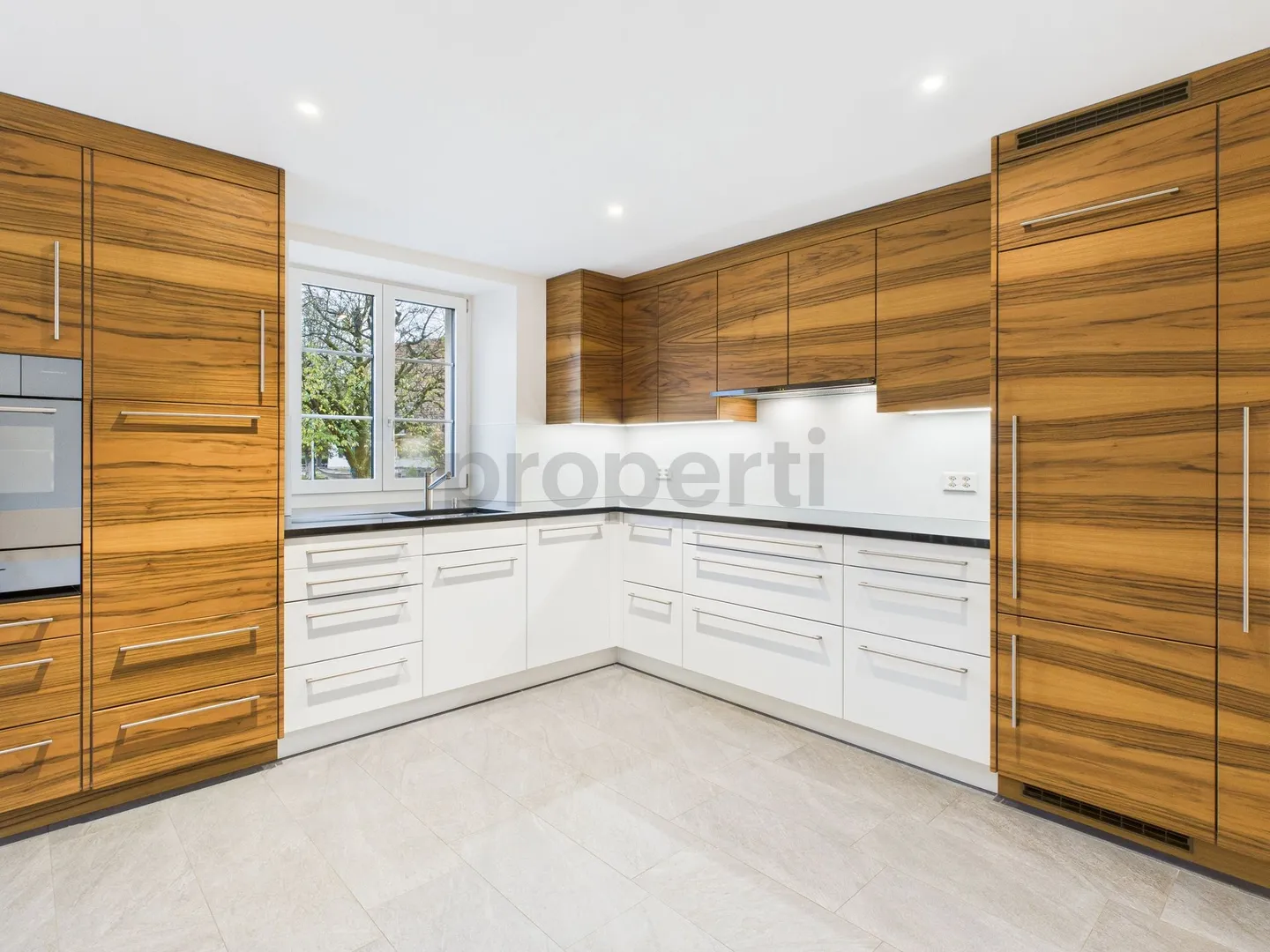 Appartamento attraente di 3,5 stanze con balcone a Zweidlen - Foto 2 di 9