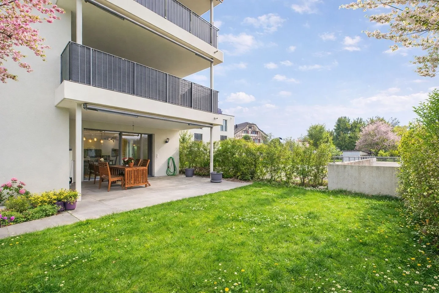 Vivere strategicamente: Appartamento moderno con giardino - Solo 3 min. per l'A1 - Foto 1 di 12