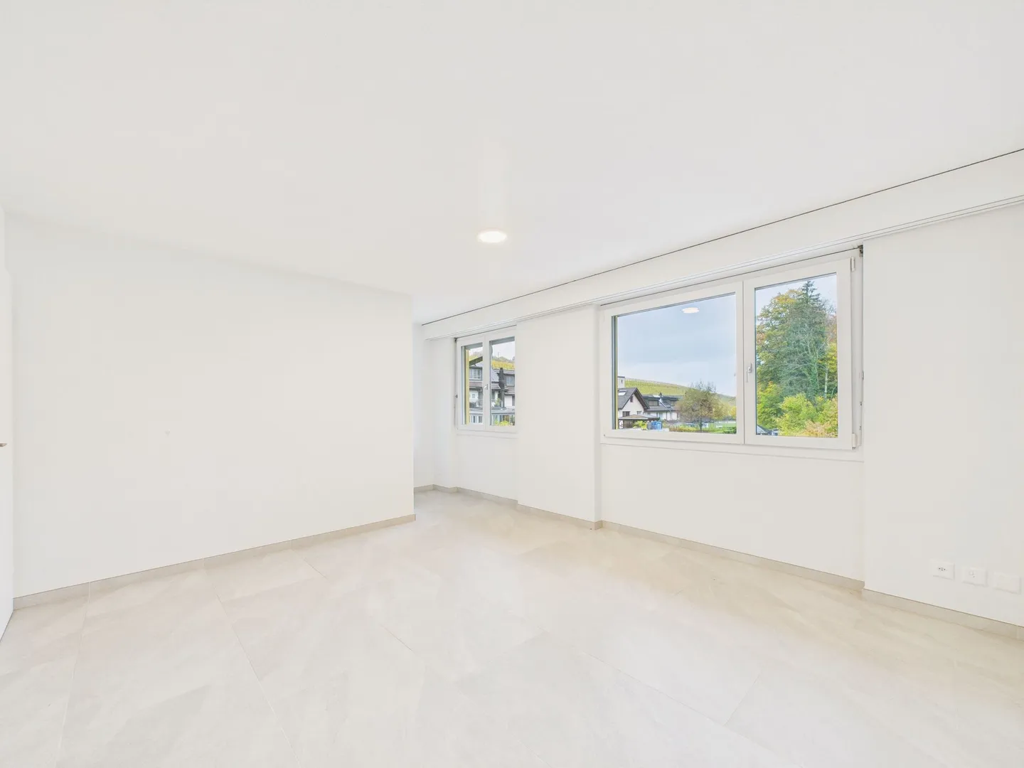 Charmantes 5.5-Zimmer Reihenhaus in Wilen b. Wollerau - Foto 5 von 13