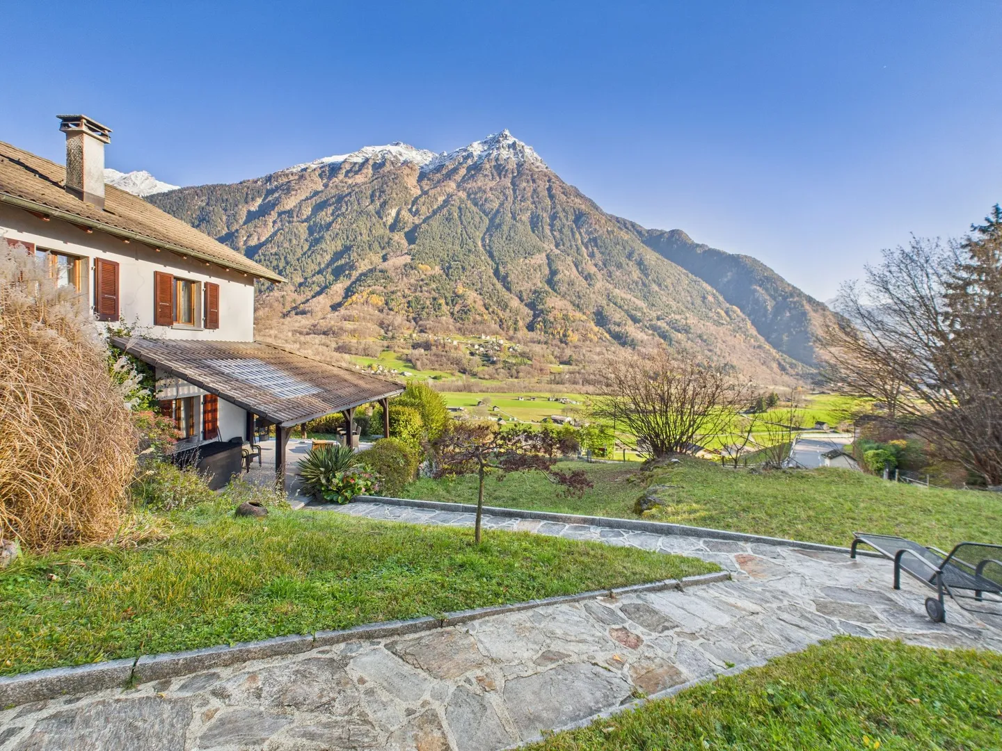 Affascinante casa unifamiliare ristrutturata con ampio giardino nella tranquilla regione di Castro - Foto 6 di 11