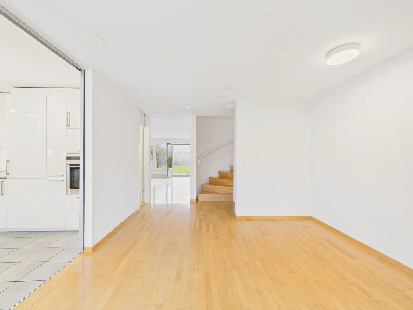 Modernes 7.5-Zimmer-Reihenhaus mit Balkon, Ebmatingen - Foto 5 von 13