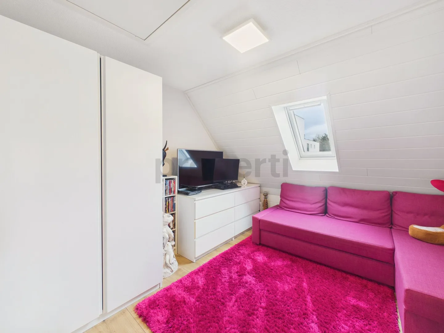 Renovated 6.5-room single-family house with spacious garden in Menziken - Photo 8 of 13