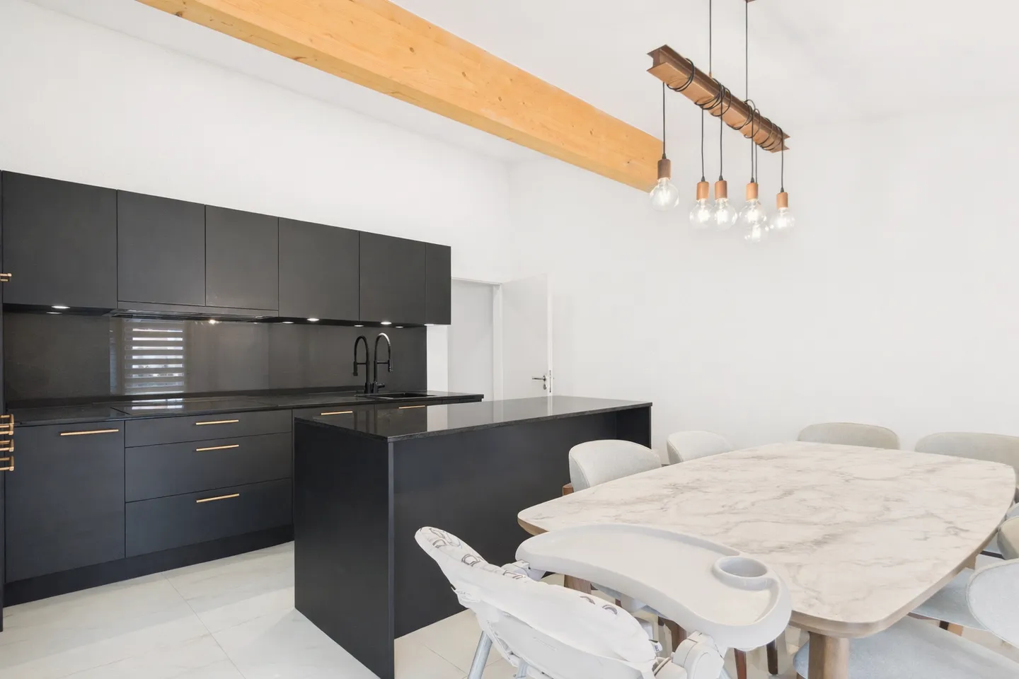 Moderne 4,5-Zimmer Reihenhaus mit Garten in Courtepin - Foto 4 von 12