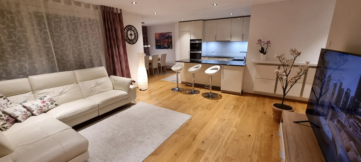 Modernes Möbliertes Appartement mit Balkon - Foto 1 von 10