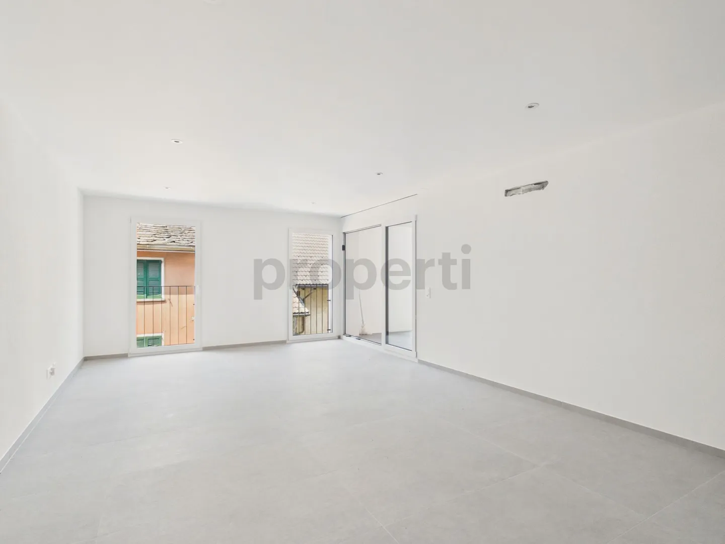 Appartement moderne de 3,5 pièces avec parking intérieur, Biasca - Photo 4 sur 13