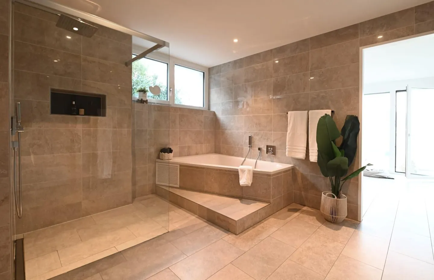 Detached 6.5-room single-family house with panoramic view (built in 2017) - Photo 8 of 13