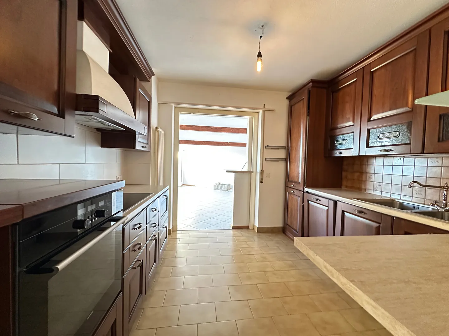 Modern single-family villa with 6.5 rooms in an idyllic location in Aranno, Canton Ticino - Photo 5 of 8