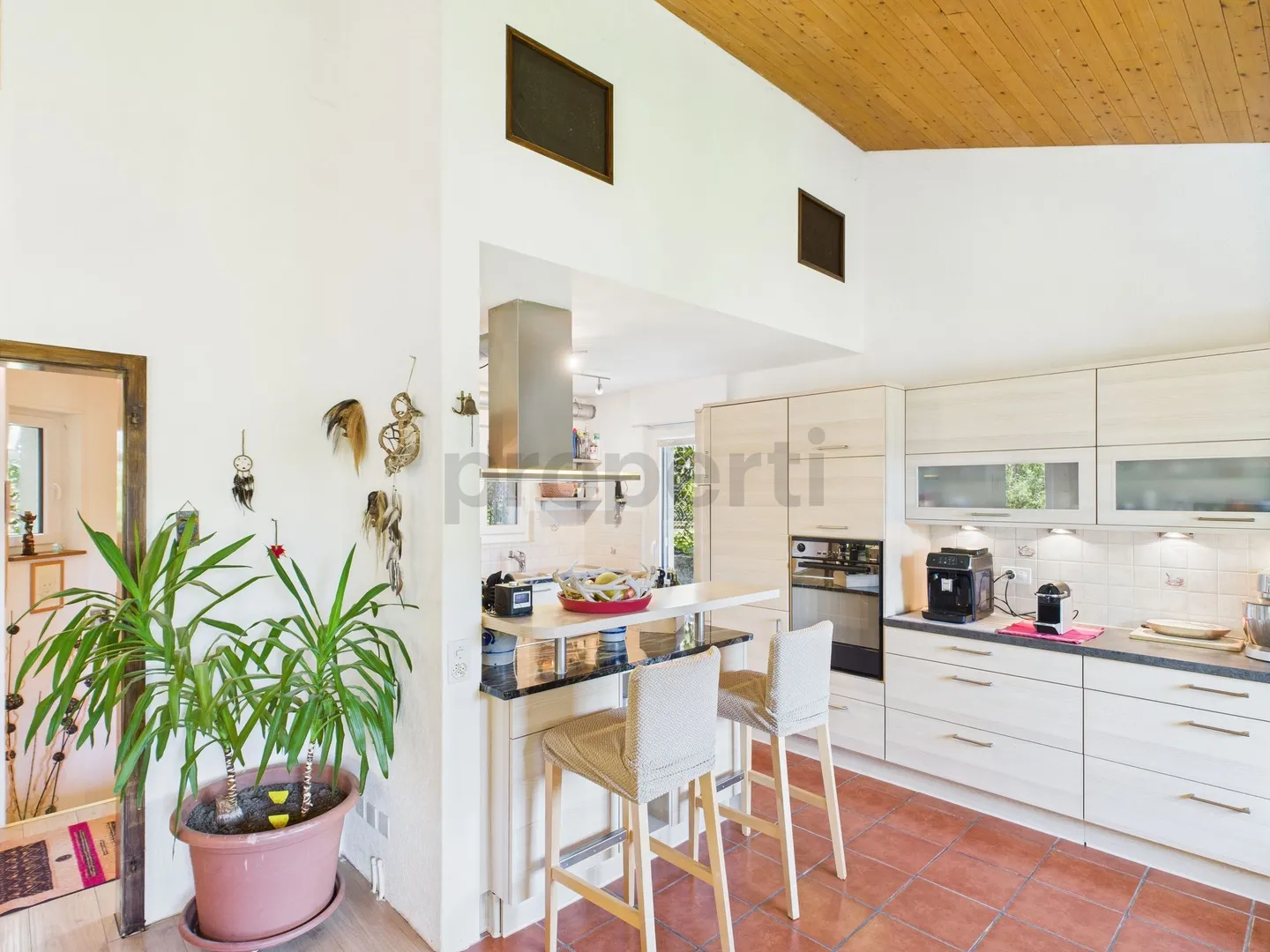 Charming 6.5-room single-family house with beautiful garden in Hofstetten-Flüh - Photo 4 of 13