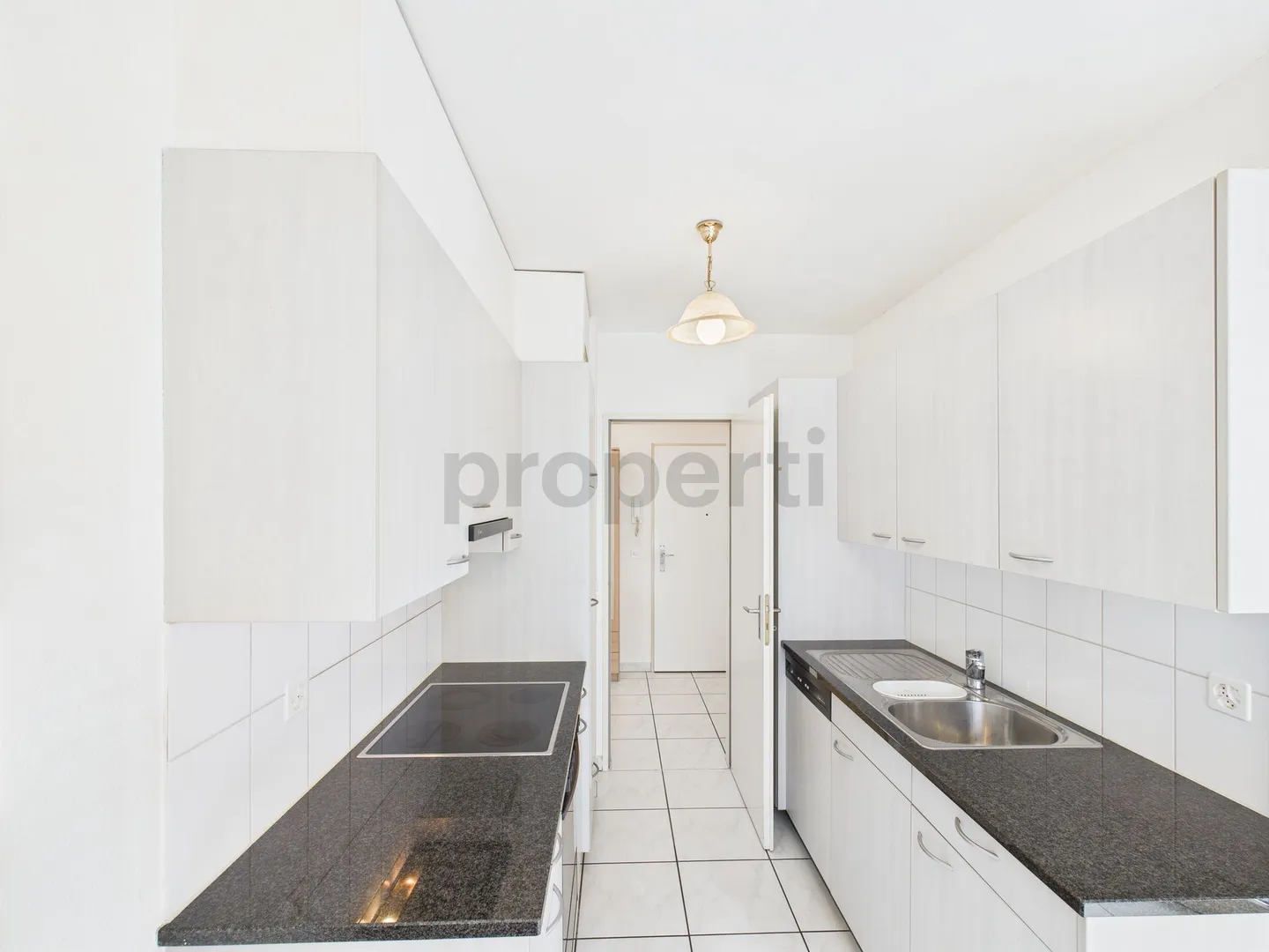 Charming & Central 2.5-Room Apartment in the Heart of Basel - Photo 4 of 13