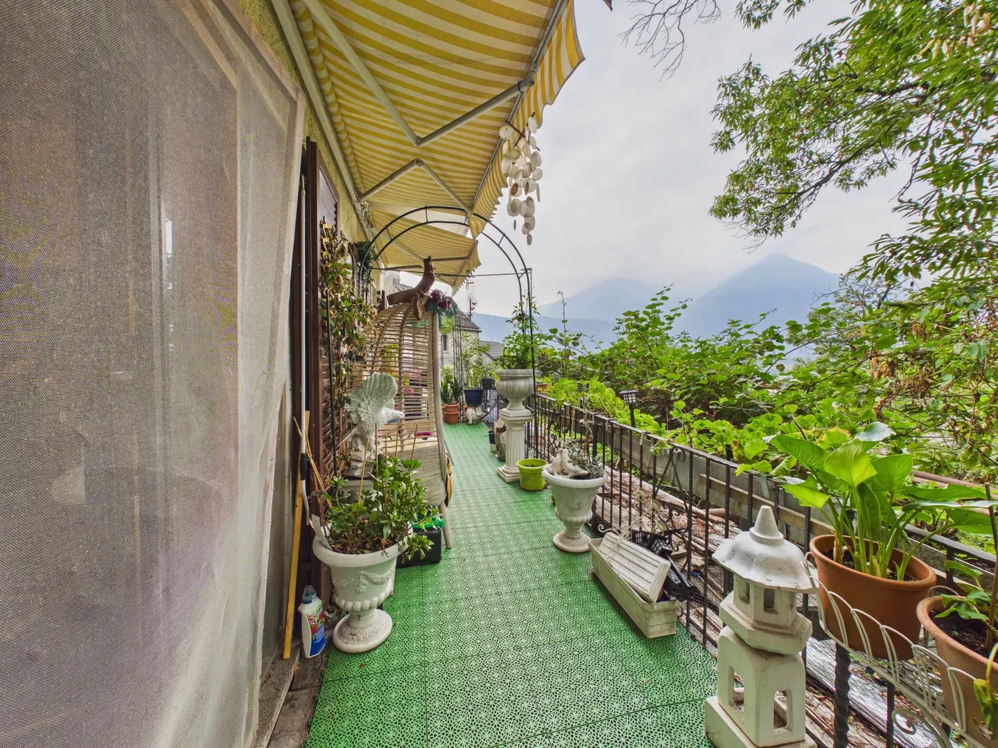 Casa bifamiliare con vista panoramica in zona residenziale di Cugnasco - Photo 12 sur 13