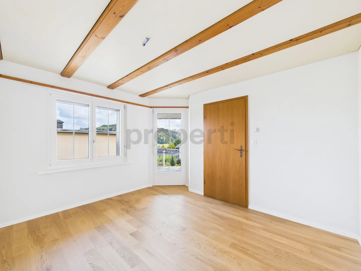 Charmante 2.5-Zimmer-Wohnung in ruhiger und zentraler Lage in Busswil - Foto 4 von 11