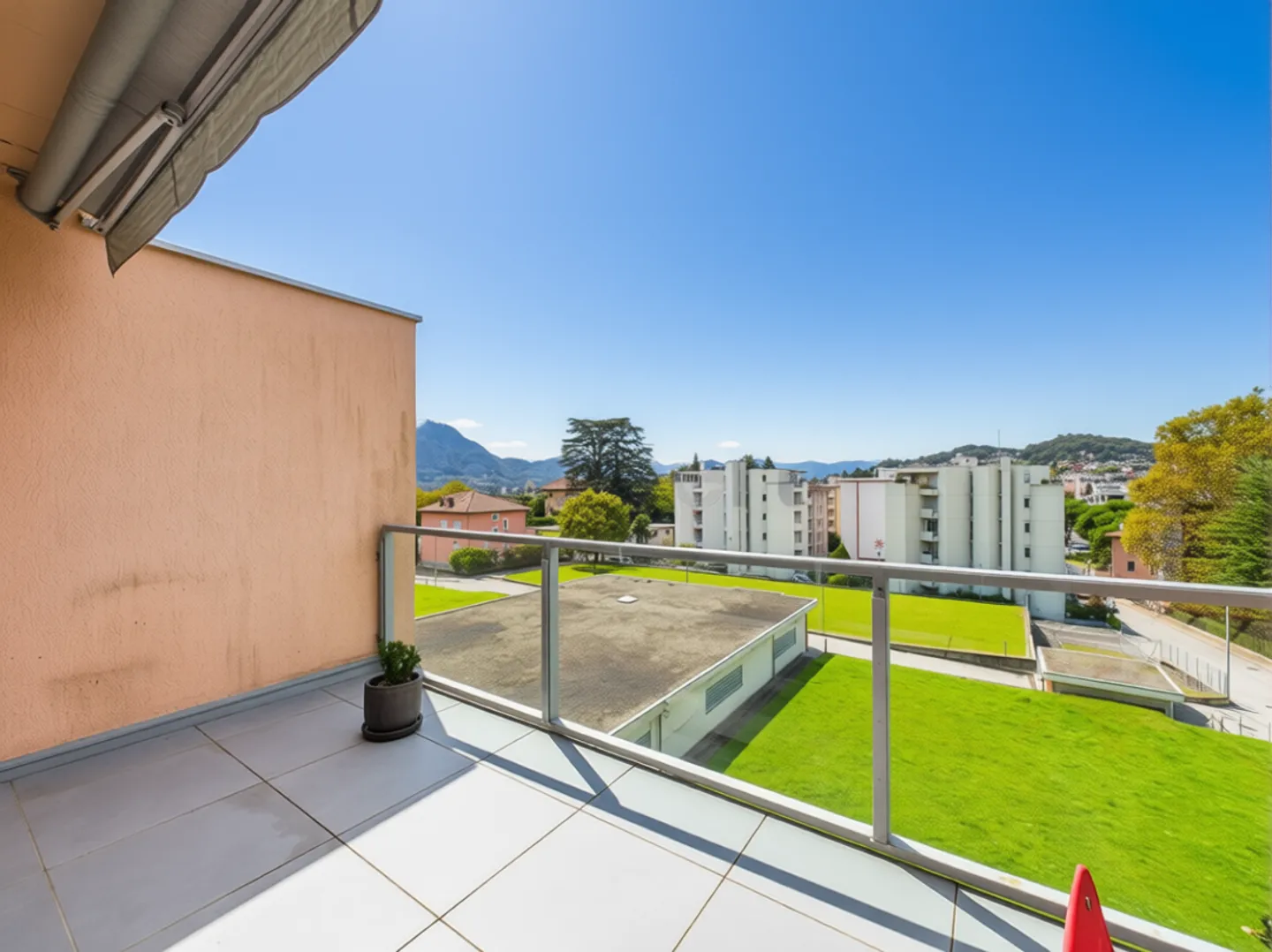 Duplex Penthouse 4.5 l Renovated in Massagno - Primary and Secondary Residence - Photo 11 of 12