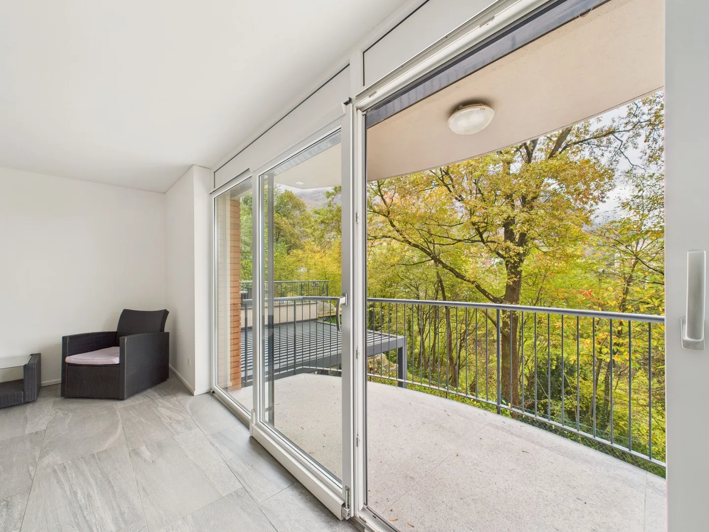 Modern 3.5-room apartment with terrace and hobby room in Cadro - Photo 5 of 13