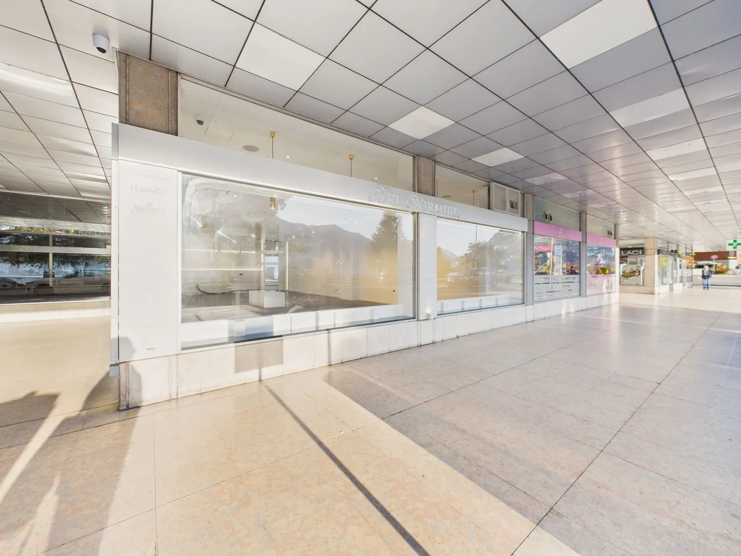 Eccellente locale commerciale nel cuore di Lugano, Canton Ticino - Photo 10 of 12