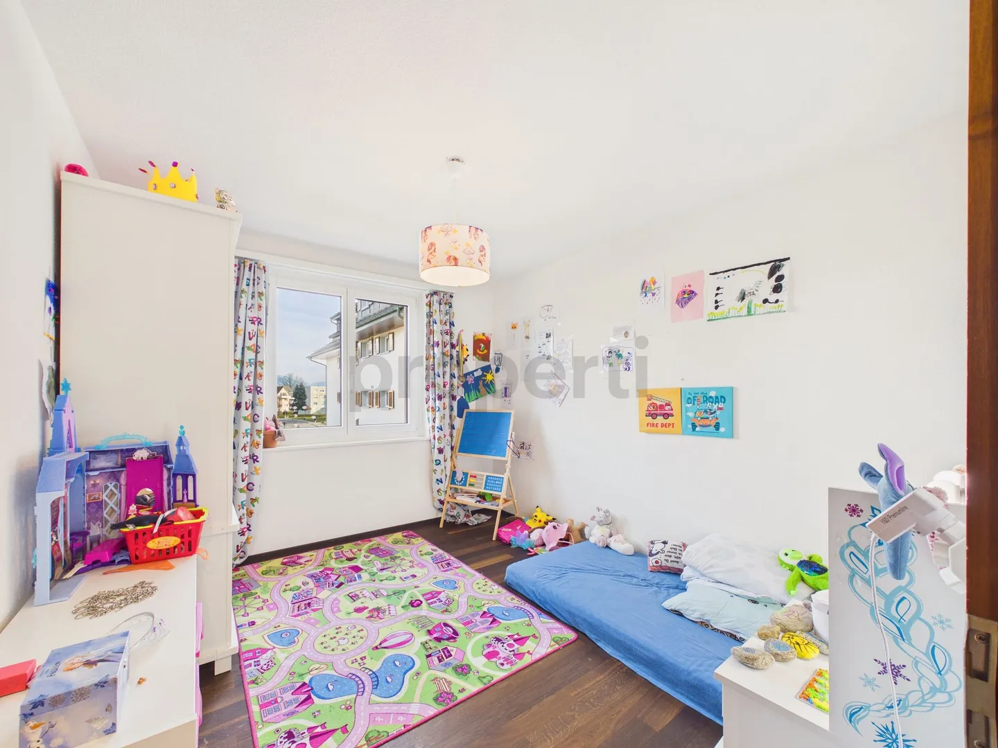 Family-friendly living with garden & fireplace - 4.5 rooms in Hombrechtikon - Photo 10 of 13