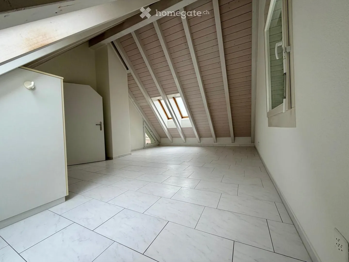 Moderno appartamento di 3.5 locali con ascensore e parcheggio sotterraneo, Unterengstringen - Foto 10 di 13