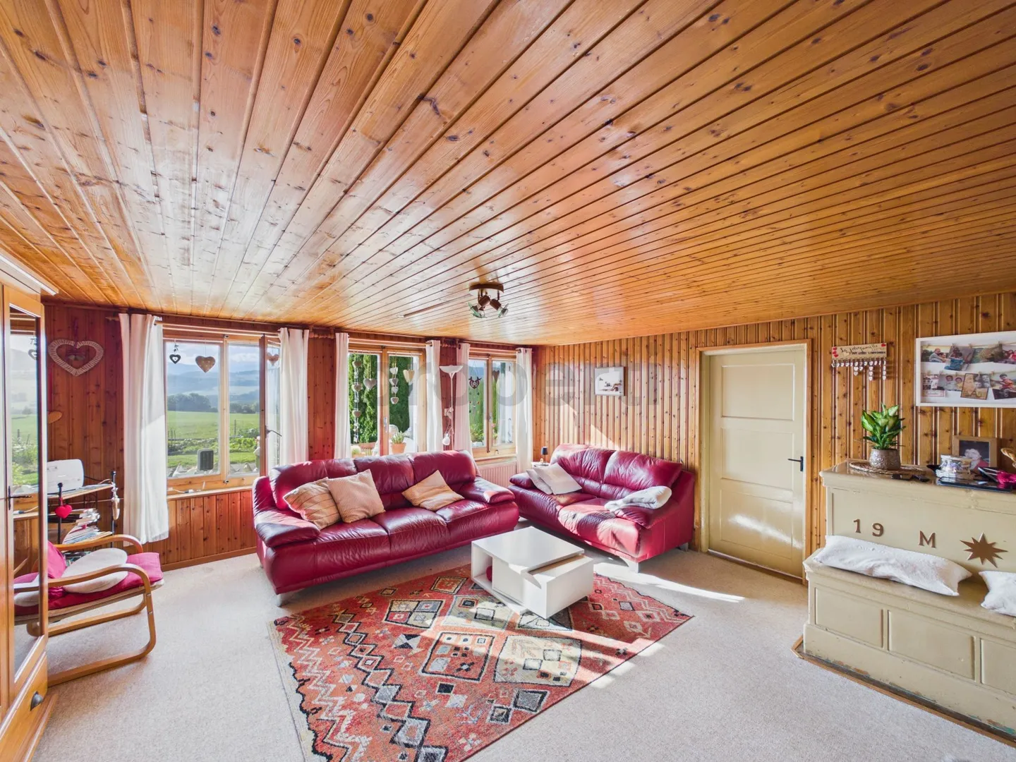 A character property offering volumes, potential and multiple possibilities - Photo 2 of 13