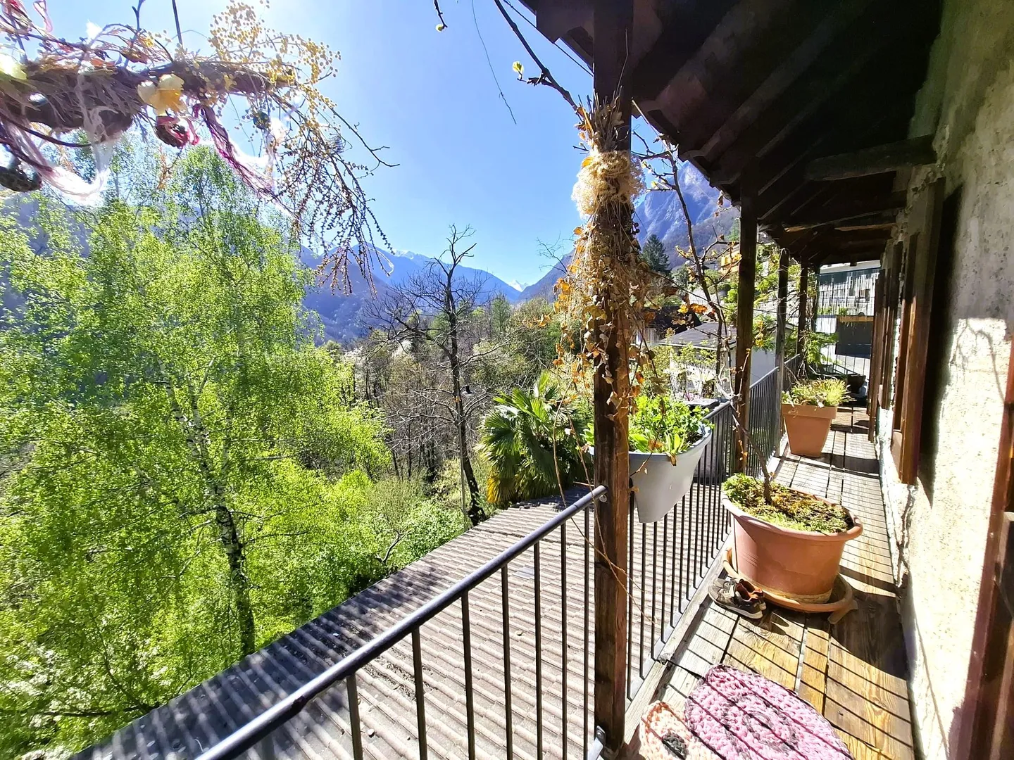 Charmante maison rustique avec jardin et grand terrain attenant à Auressio - Photo 11 sur 13