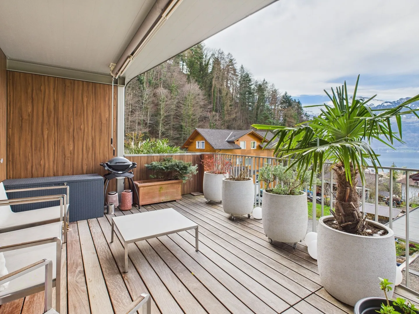 Wohnen mit Aussicht: Moderne 4.5-Zimmer-Oase über dem Vierwaldstättersee - Foto 1 von 13