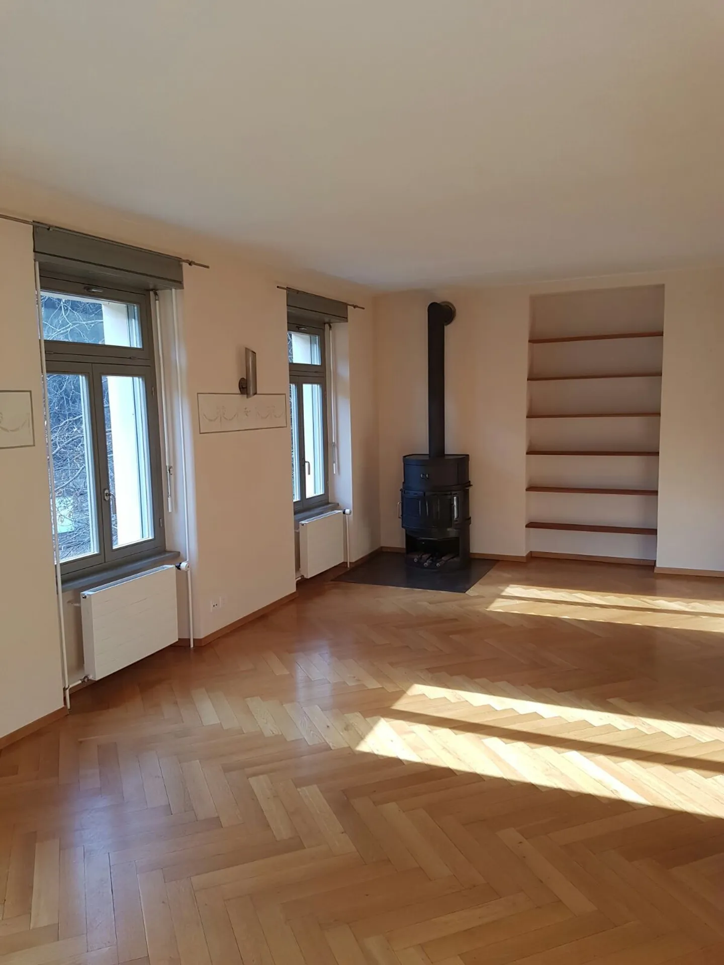 Liberty-Stil-Gebäude umgeben von Grün in Faido, ausgezeichnete Investitionsmöglichkeit - Foto 5 von 11