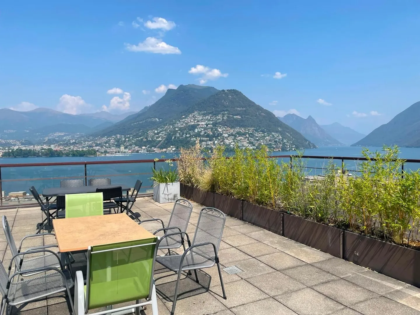 Appartement 2,5 pièces avec vue sur le lac, piscine et toit-terrasse à 360° à Paradiso ! - Photo 11 sur 12