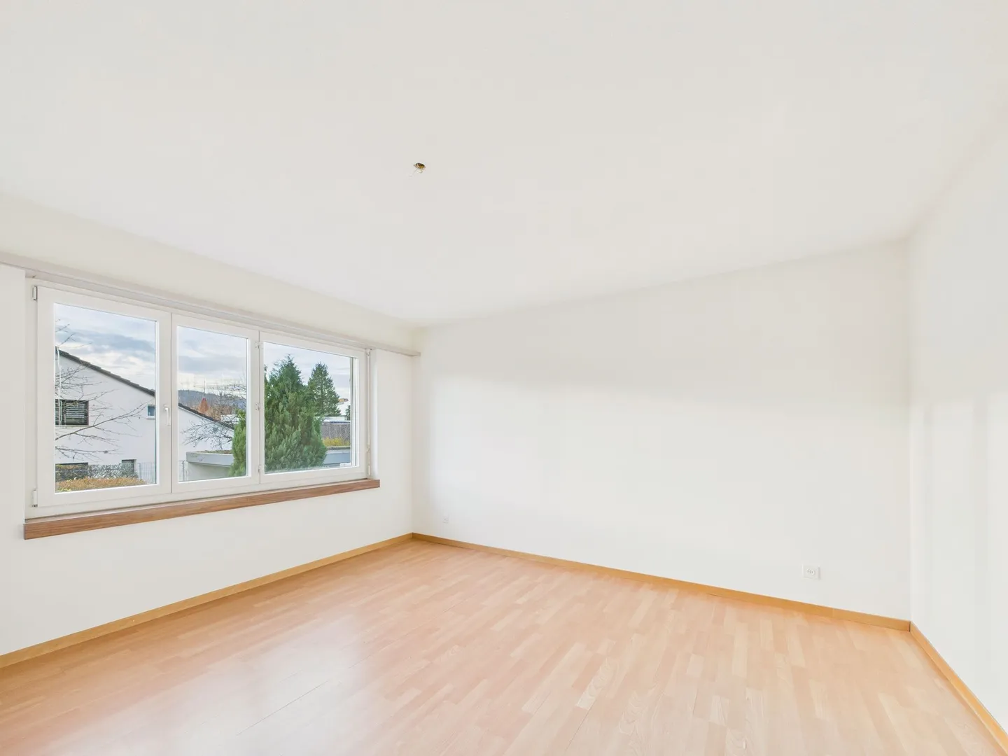 Cozy and bright apartment with balcony in the quiet Schoren district of Reinach AG - Photo 5 of 8