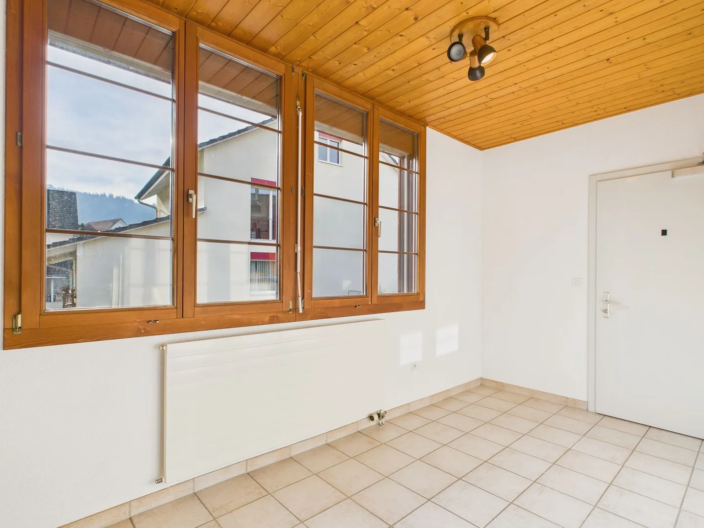 Appartement 4.5 pièces récemment rénové au centre de Gelterkinden - Photo 9 sur 12