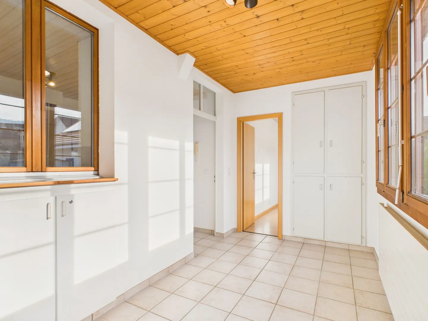 Appartement 4.5 pièces récemment rénové au centre de Gelterkinden - Photo 10 sur 12