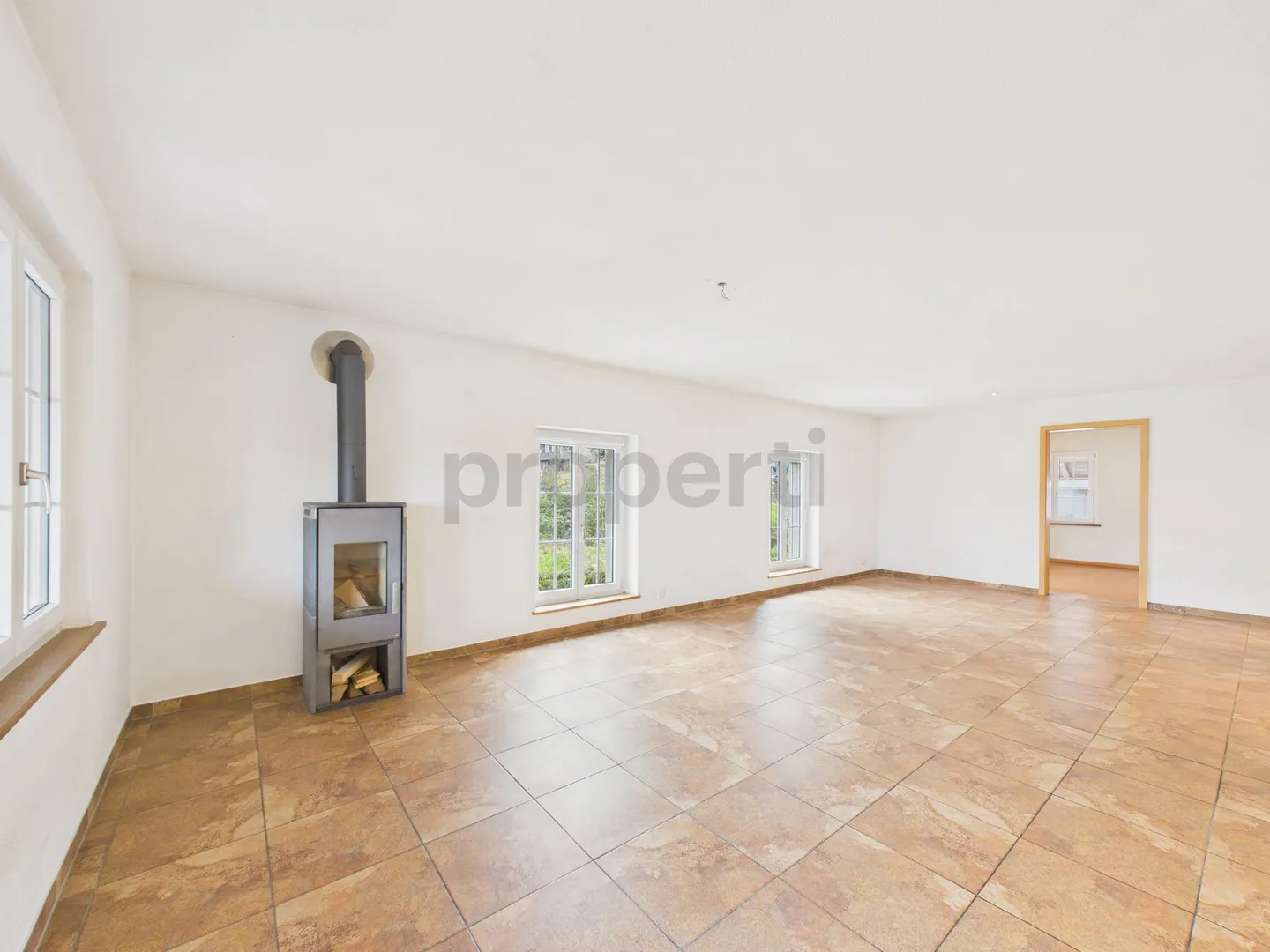 Grosszuegige Wohnung mit sonnigem Balkon - Foto 1 von 13