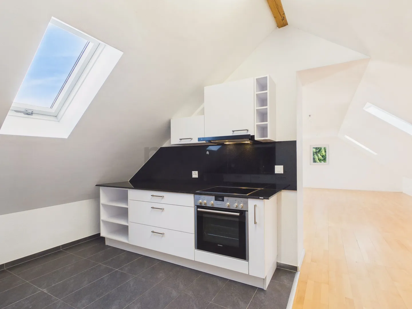 Attico spazioso di 4,5 stanze con posizione centrale, Thayngen - Foto 5 di 13