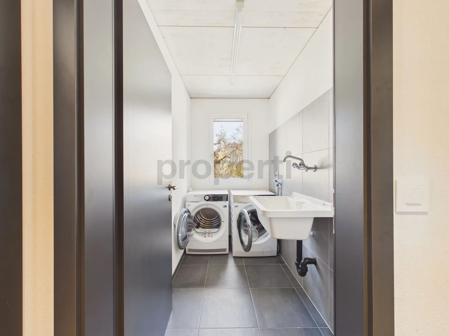 Modern 3.5 Room Apartment - Photo 8 of 13