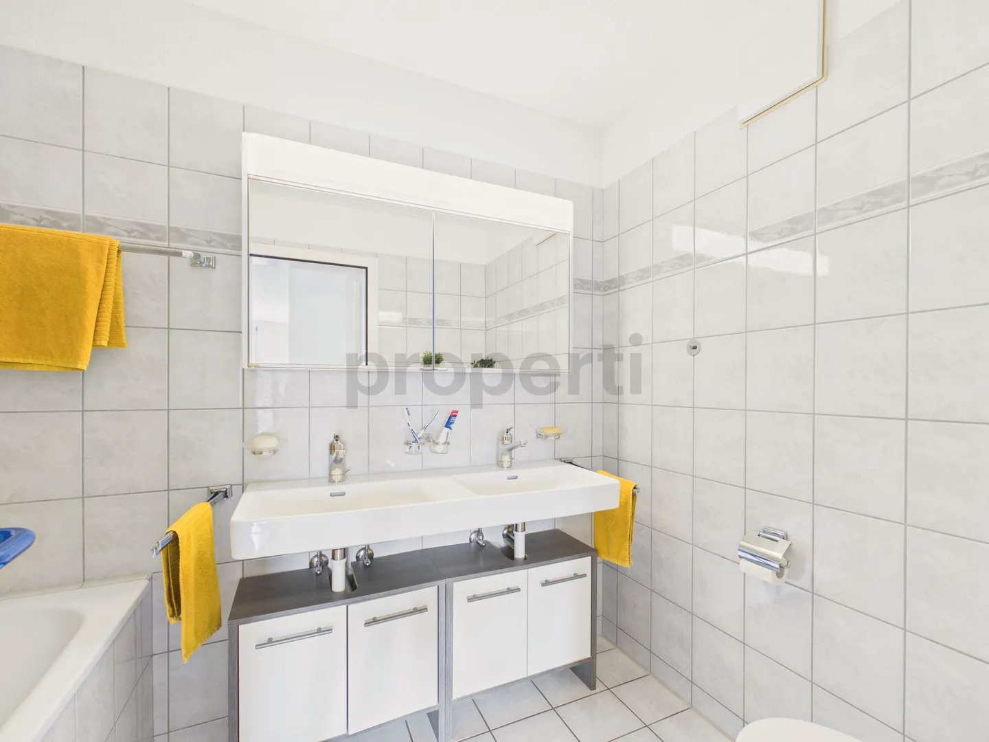 Spacious 4.5-room apartment with sunny balcony in Tuggen SZ - Photo 7 of 9