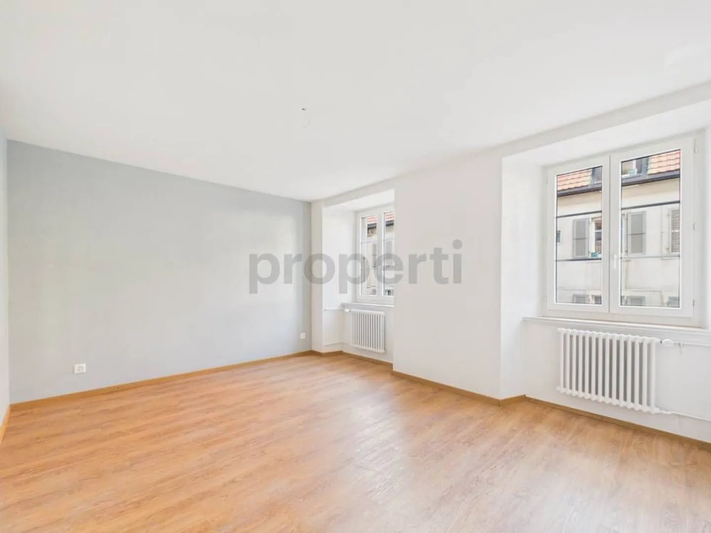 Charming 3.5-room renovated apartment in a pleasant setting, La Chaux-de-Fonds - Photo 4 of 7