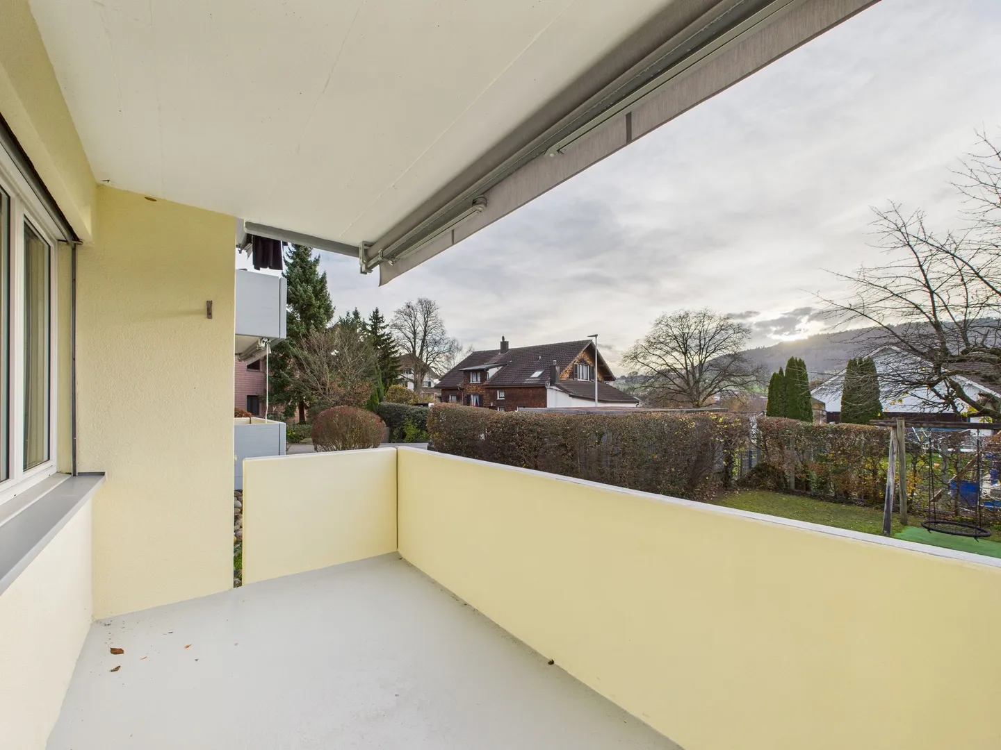 Cozy and bright apartment with balcony in the quiet Schoren district of Reinach AG - Photo 7 of 8