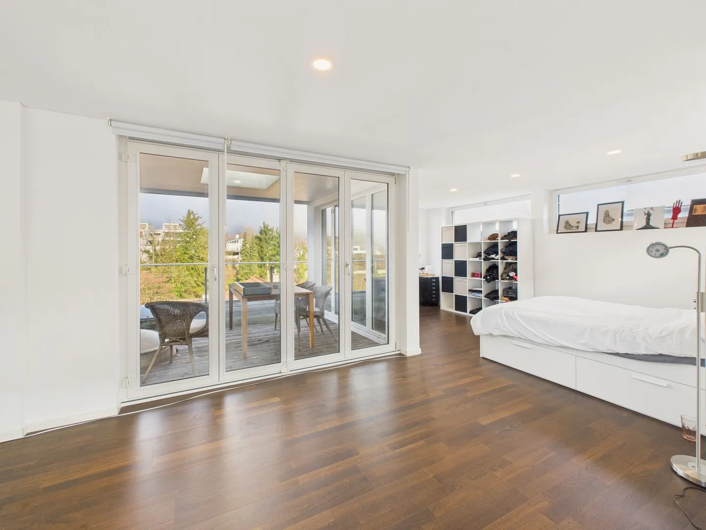 Maison individuelle spacieuse avec une architecture unique dans un emplacement calme de premier choix avec un grand jardin - Photo 9 sur 13