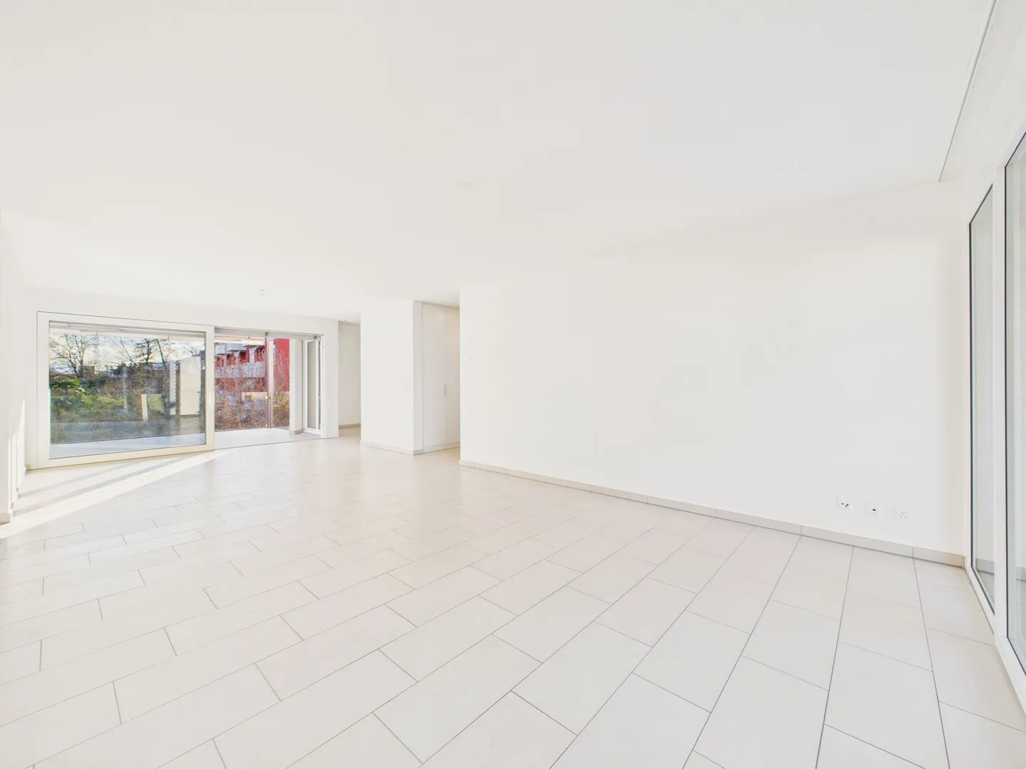 Elegante 4,5-Zimmer-Wohnung mit Panoramablick und doppelter Terrasse in Agno - Foto 2 von 11