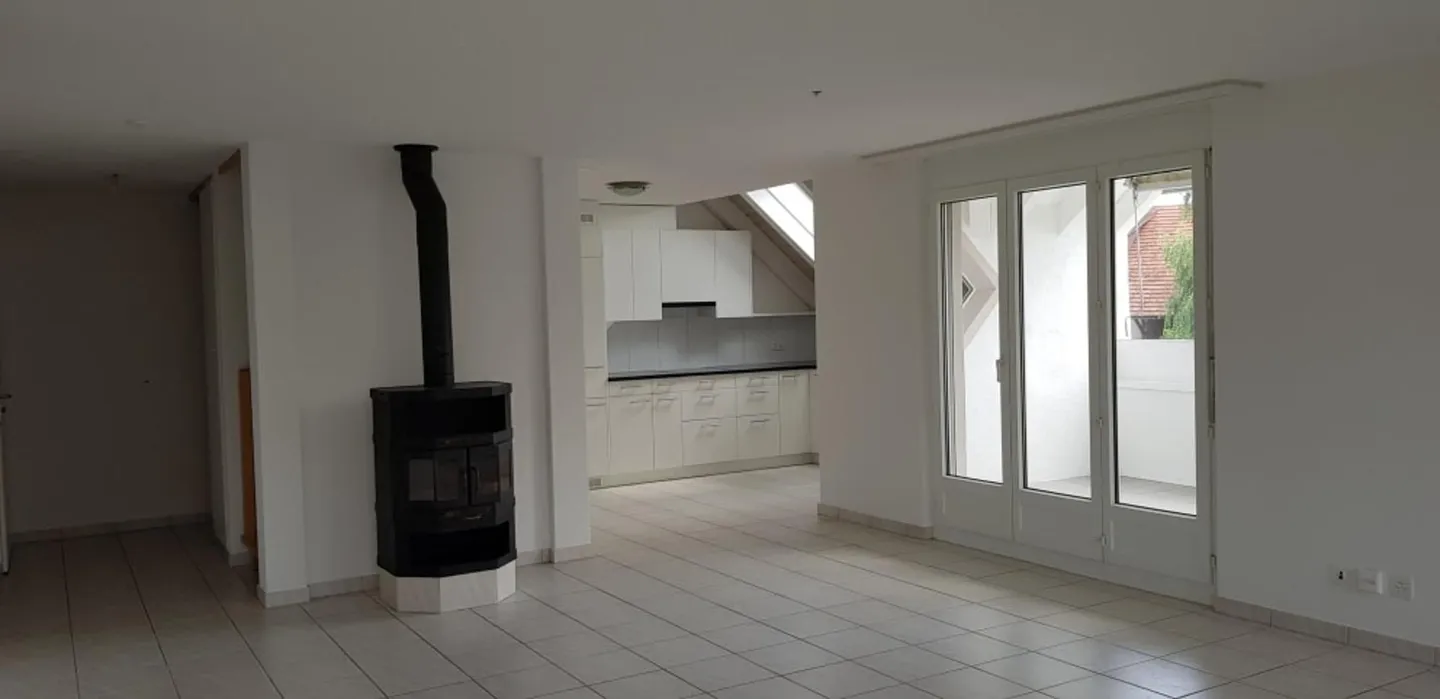 Ampio appartamento attico di 4,5 locali con balcone soleggiato, Wängi - Foto 2 di 8